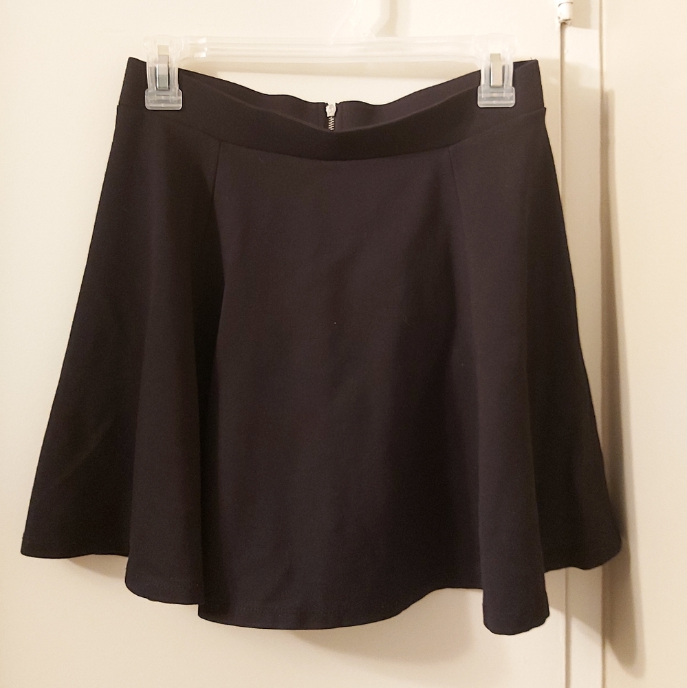 🤯 2/$15 Black Skirt with Zipper on Back Size Small/Medium (S/M)